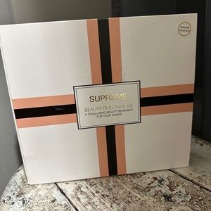 Supreme, beautifying nail kit